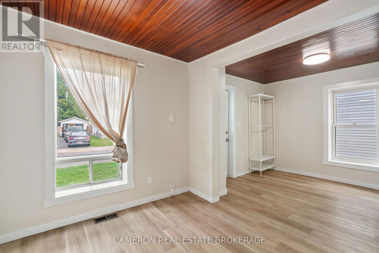 37 Cartier Avenue, Cornwall, Ontario  K6J 4B3 - Photo 10 - X12382209