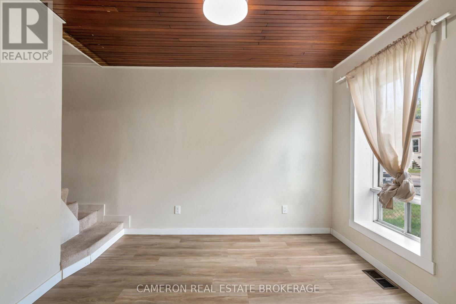 37 Cartier Avenue, Cornwall, Ontario  K6J 4B3 - Photo 11 - X12382209