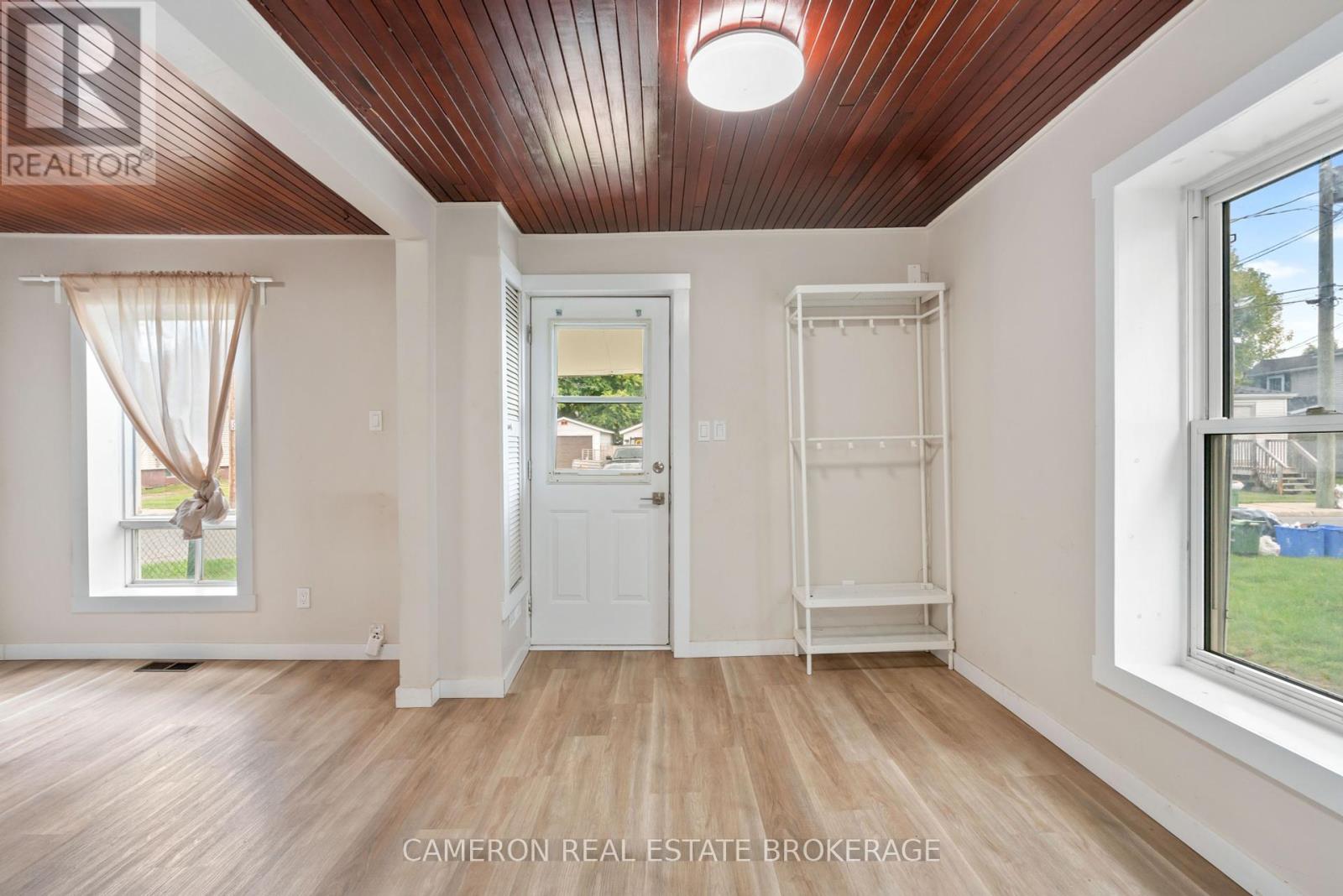 37 Cartier Avenue, Cornwall, Ontario  K6J 4B3 - Photo 8 - X12382209