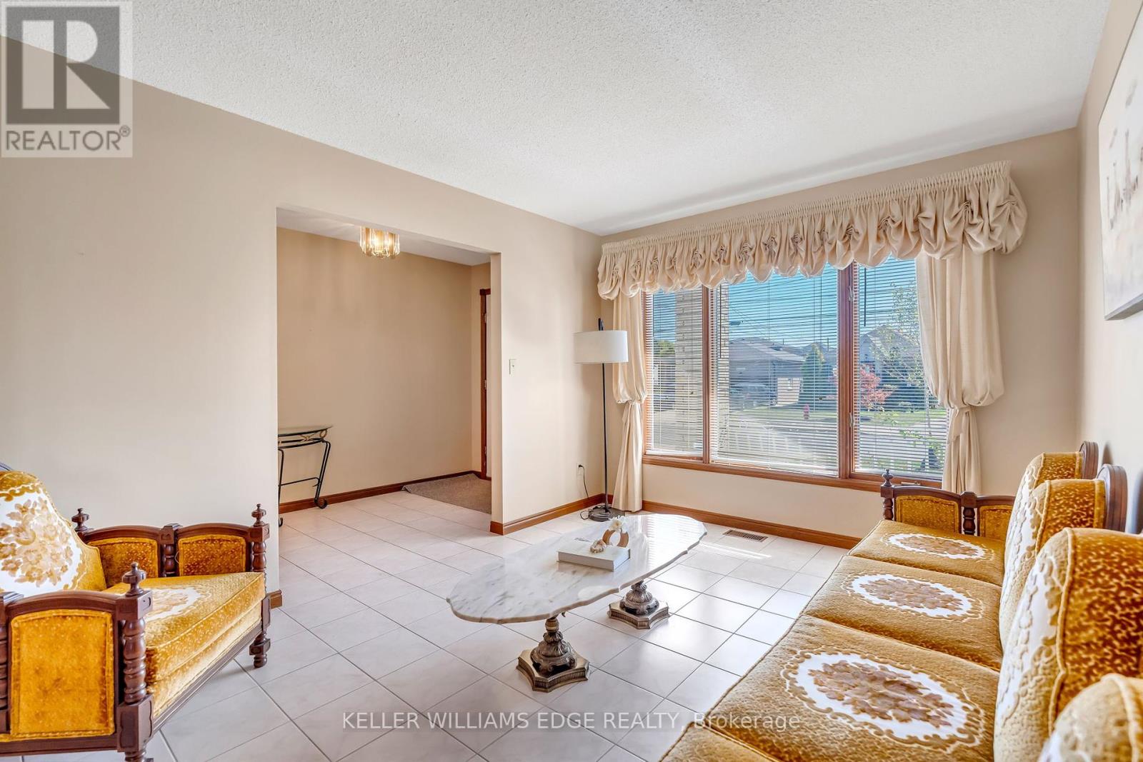203 Margaret Avenue, Hamilton, Ontario  L8E 2H9 - Photo 4 - X12382103