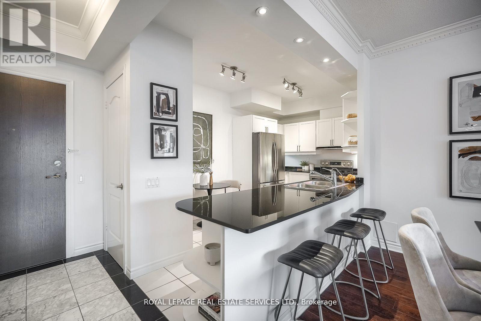 811 - 18 William Carson Crescent, Toronto, Ontario  M2P 2G6 - Photo 6 - C12382258