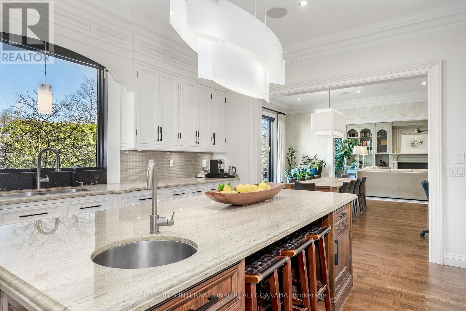 6 Bayview Wood, Toronto, Ontario  M4N 1R7 - Photo 14 - C12382263