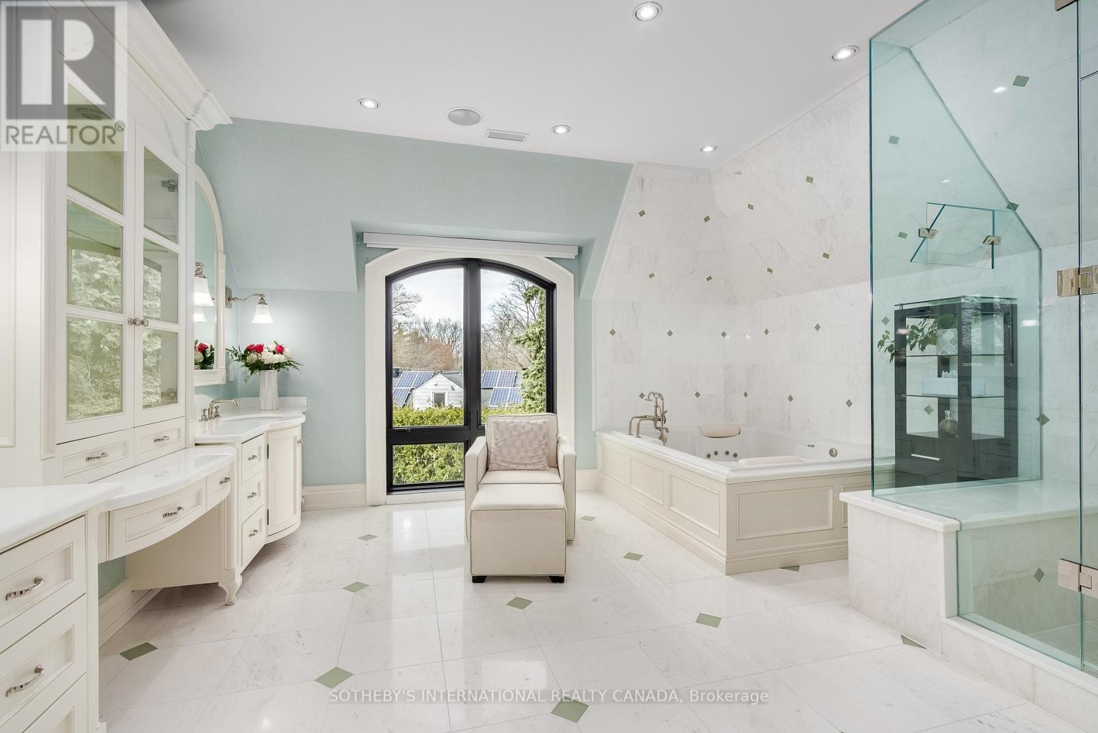 6 Bayview Wood, Toronto, Ontario  M4N 1R7 - Photo 25 - C12382263