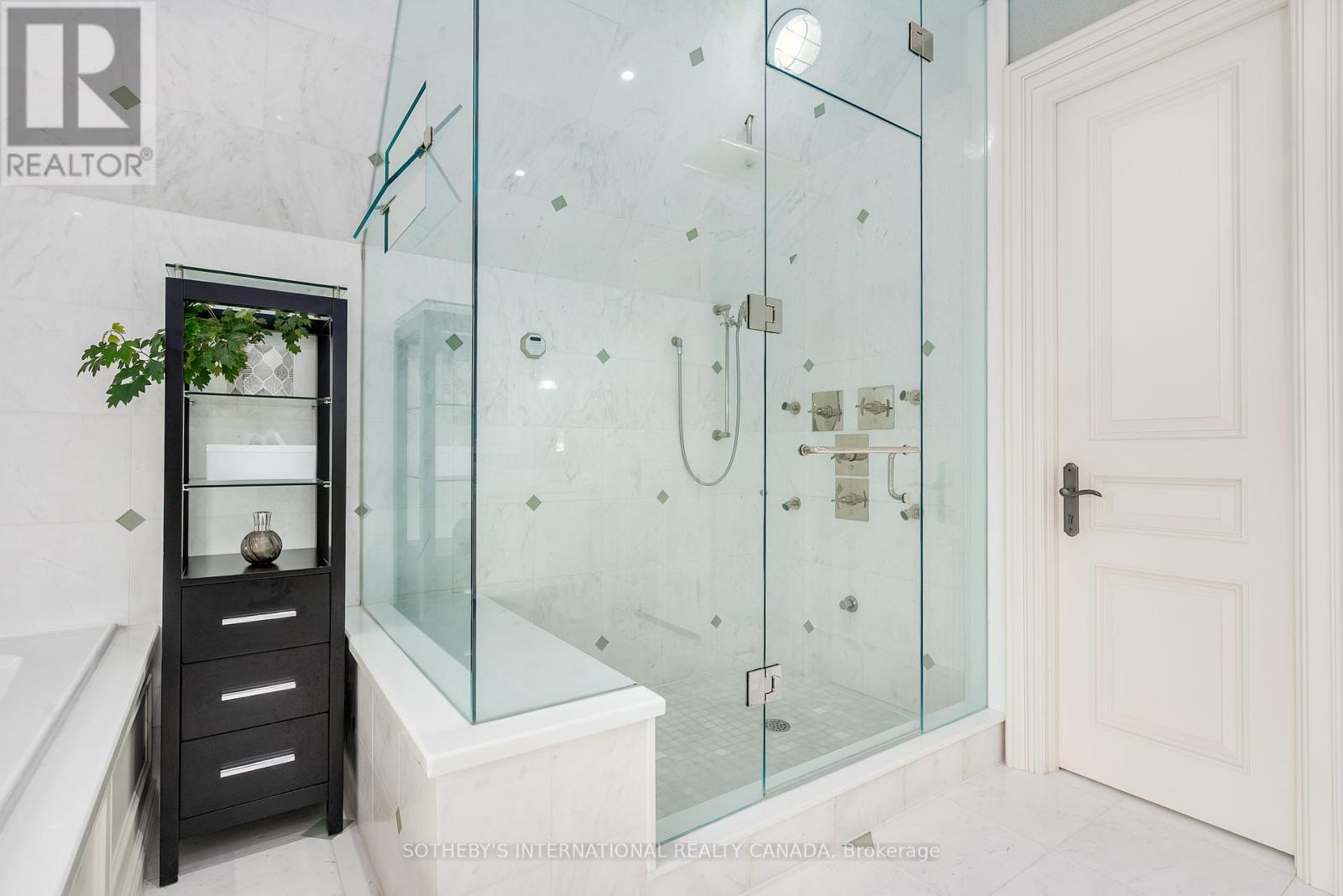 6 Bayview Wood, Toronto, Ontario  M4N 1R7 - Photo 27 - C12382263