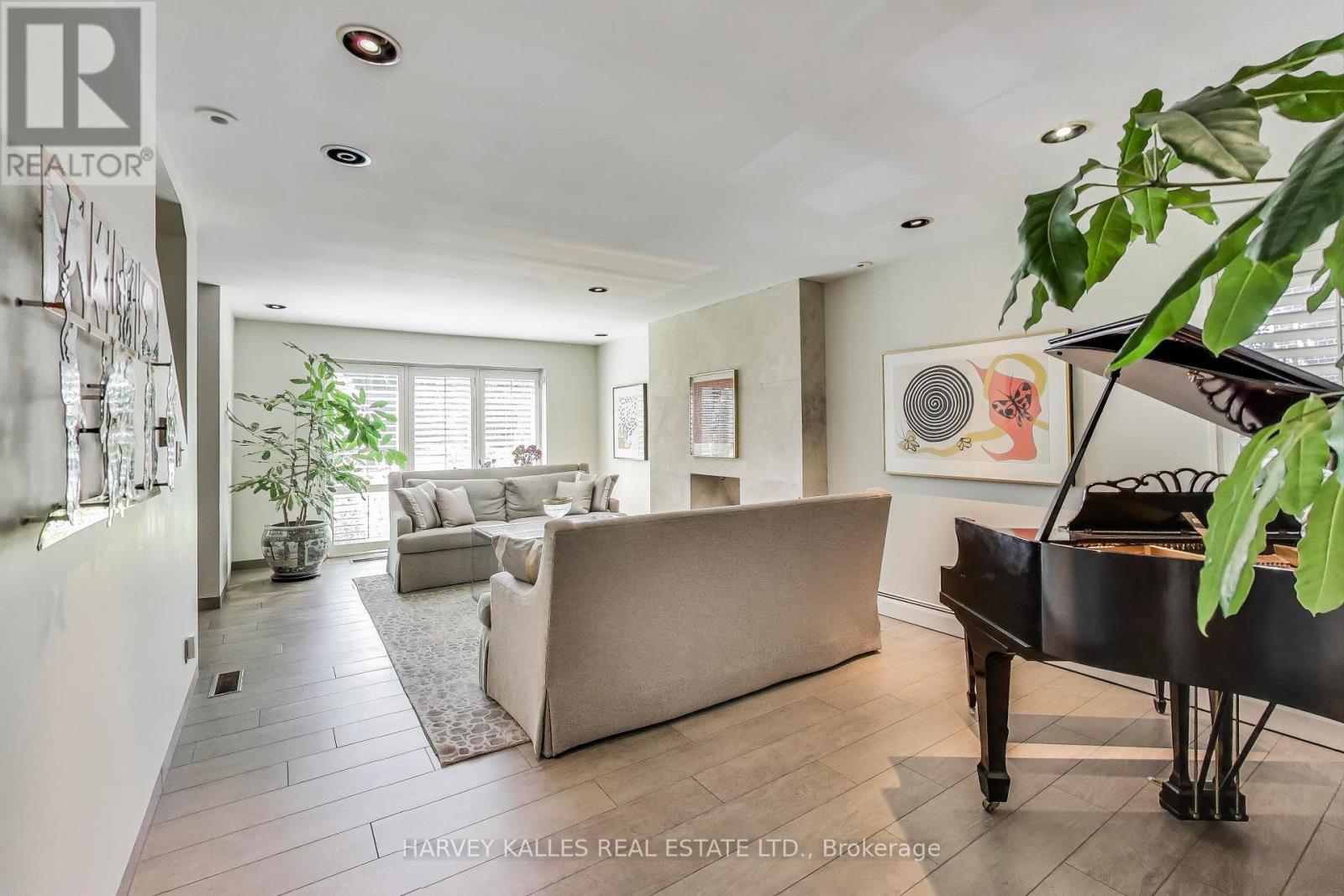 103 Vesta Drive, Toronto, Ontario  M5P 2Z8 - Photo 10 - C12382299