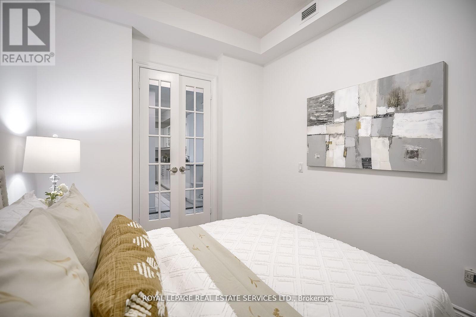 811 - 18 William Carson Crescent, Toronto, Ontario  M2P 2G6 - Photo 13 - C12382258