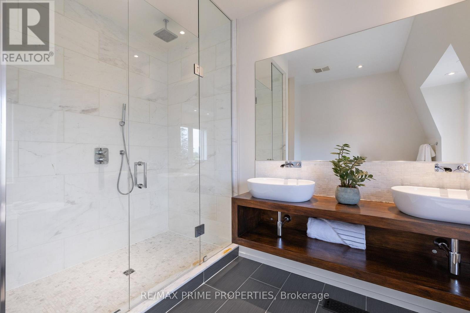 291 Kingswood Road, Toronto, Ontario  M4E 3N8 - Photo 18 - E12382191