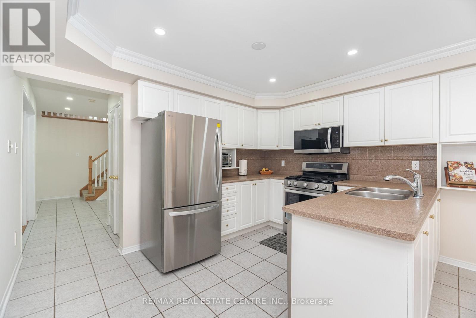 2931 Gardenview Crescent, Mississauga, Ontario  L5M 5T3 - Photo 10 - W12381796