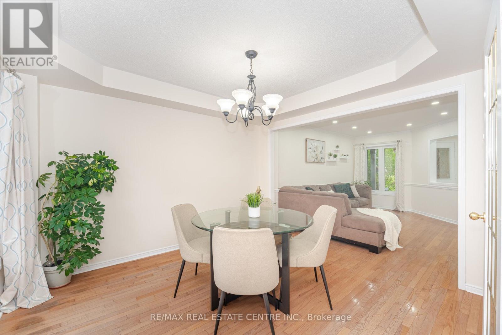 2931 Gardenview Crescent, Mississauga, Ontario  L5M 5T3 - Photo 9 - W12381796