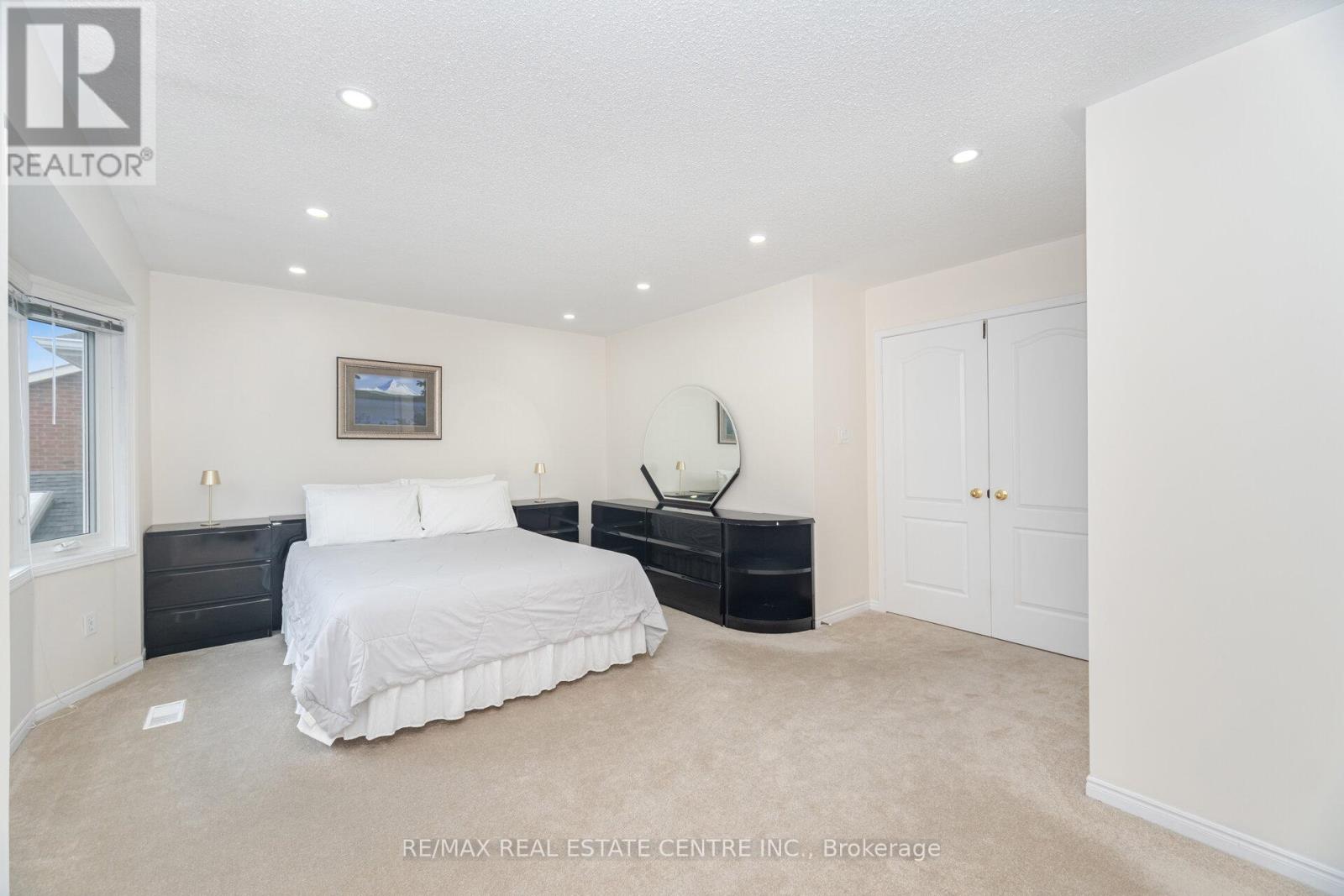 2931 Gardenview Crescent, Mississauga, Ontario  L5M 5T3 - Photo 22 - W12381796