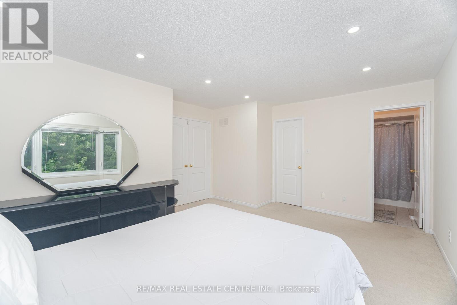 2931 Gardenview Crescent, Mississauga, Ontario  L5M 5T3 - Photo 23 - W12381796