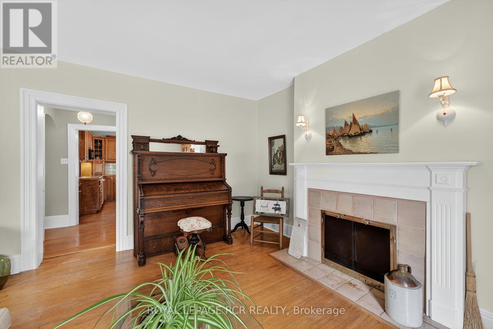 36 Main Street, East Gwillimbury, Ontario  L0G 1M0 - Photo 14 - N12382281