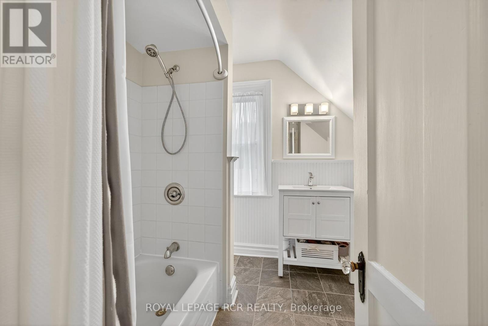 36 Main Street, East Gwillimbury, Ontario  L0G 1M0 - Photo 34 - N12382281