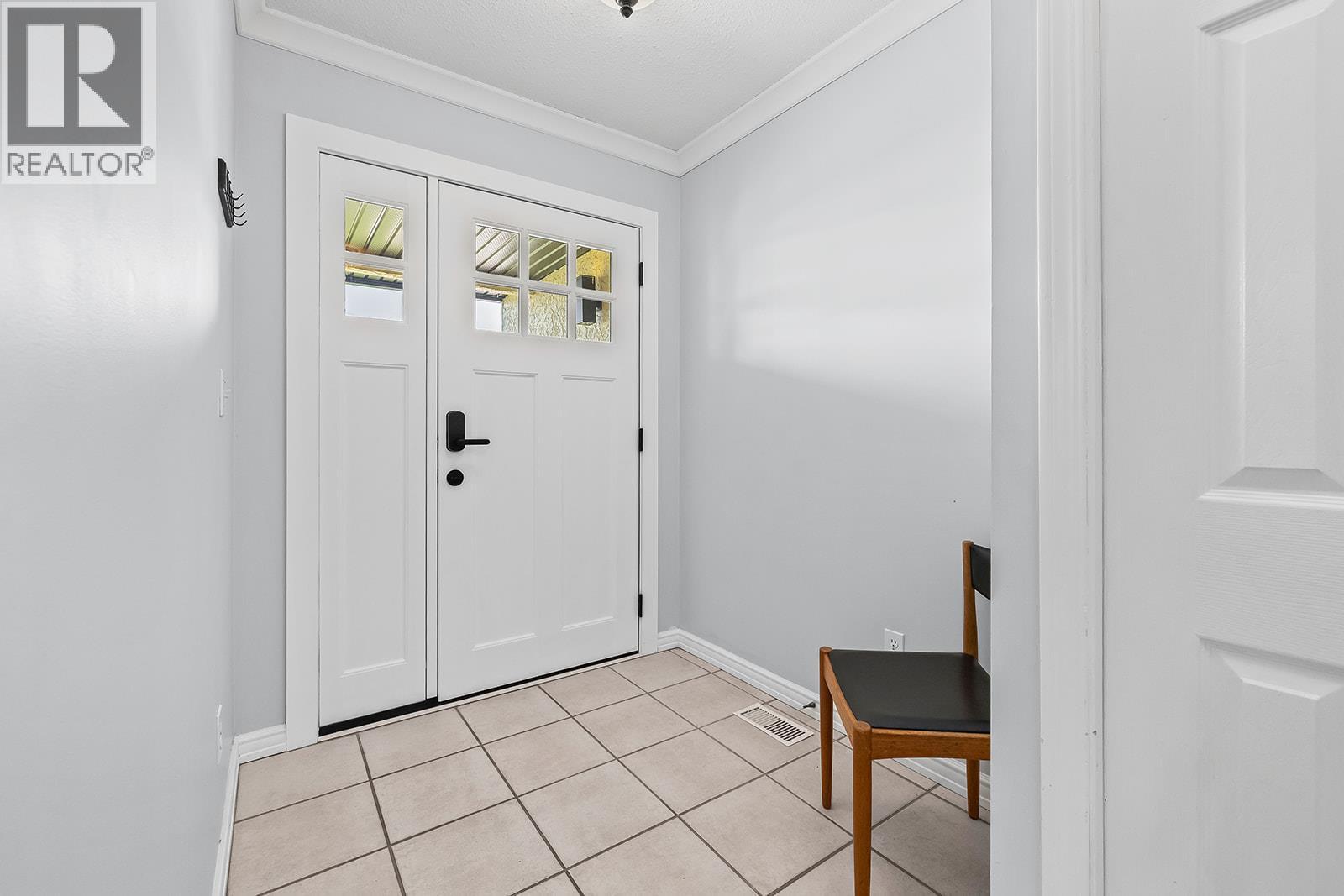 145 Heldon Court Kelowna Photo 4