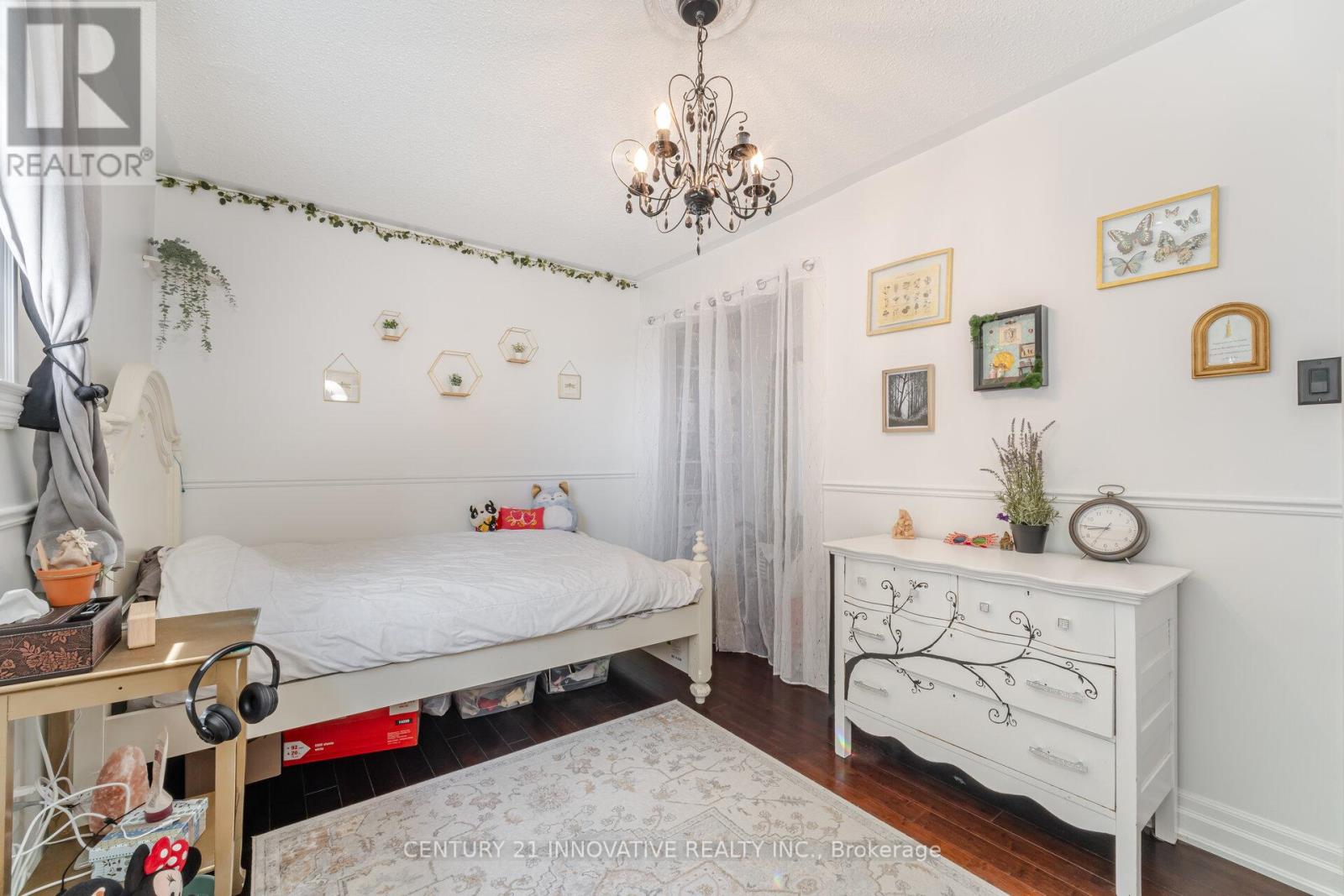 37 Massey Street, Brampton, Ontario  L6S 2V7 - Photo 15 - W12382207