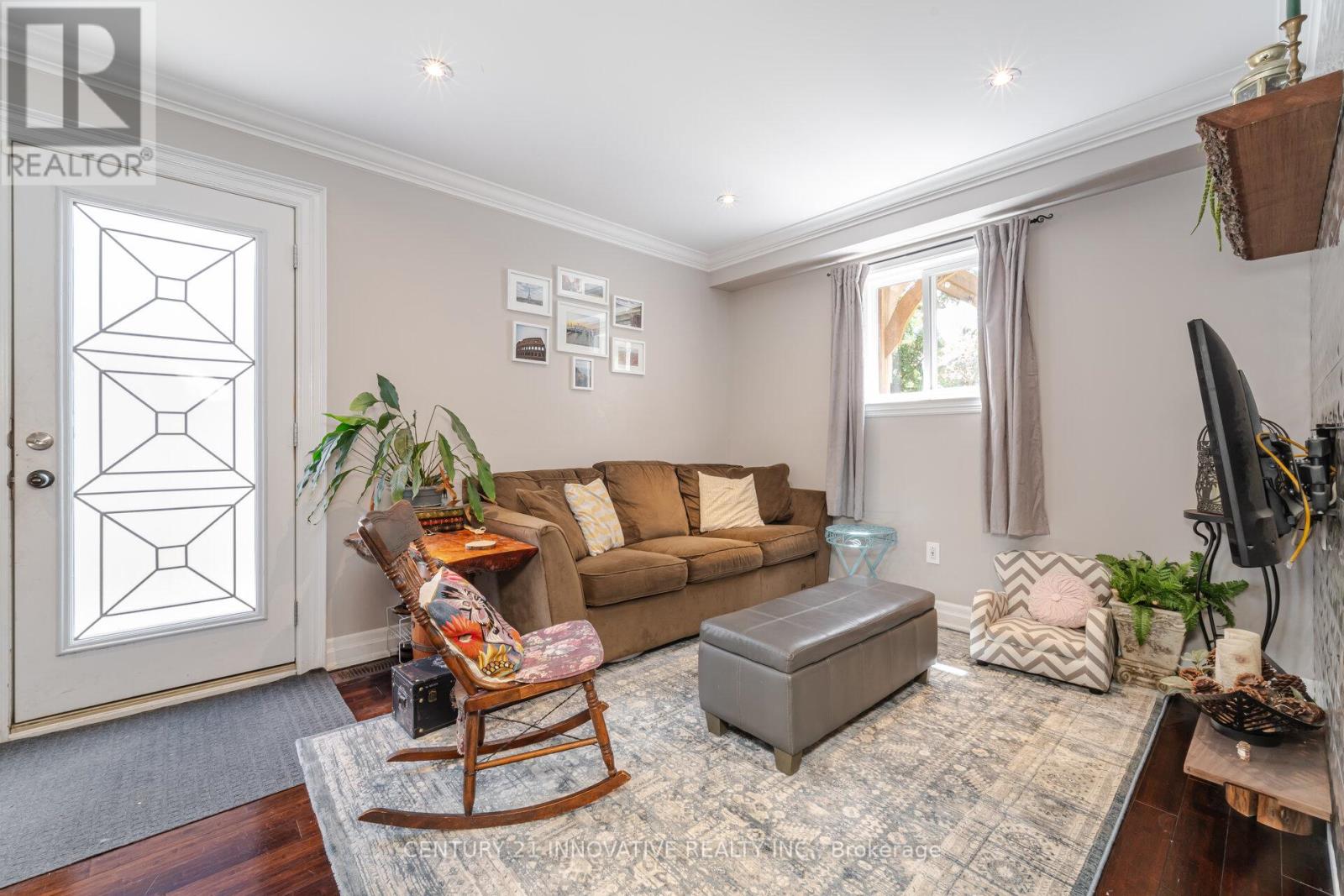 37 Massey Street, Brampton, Ontario  L6S 2V7 - Photo 7 - W12382207