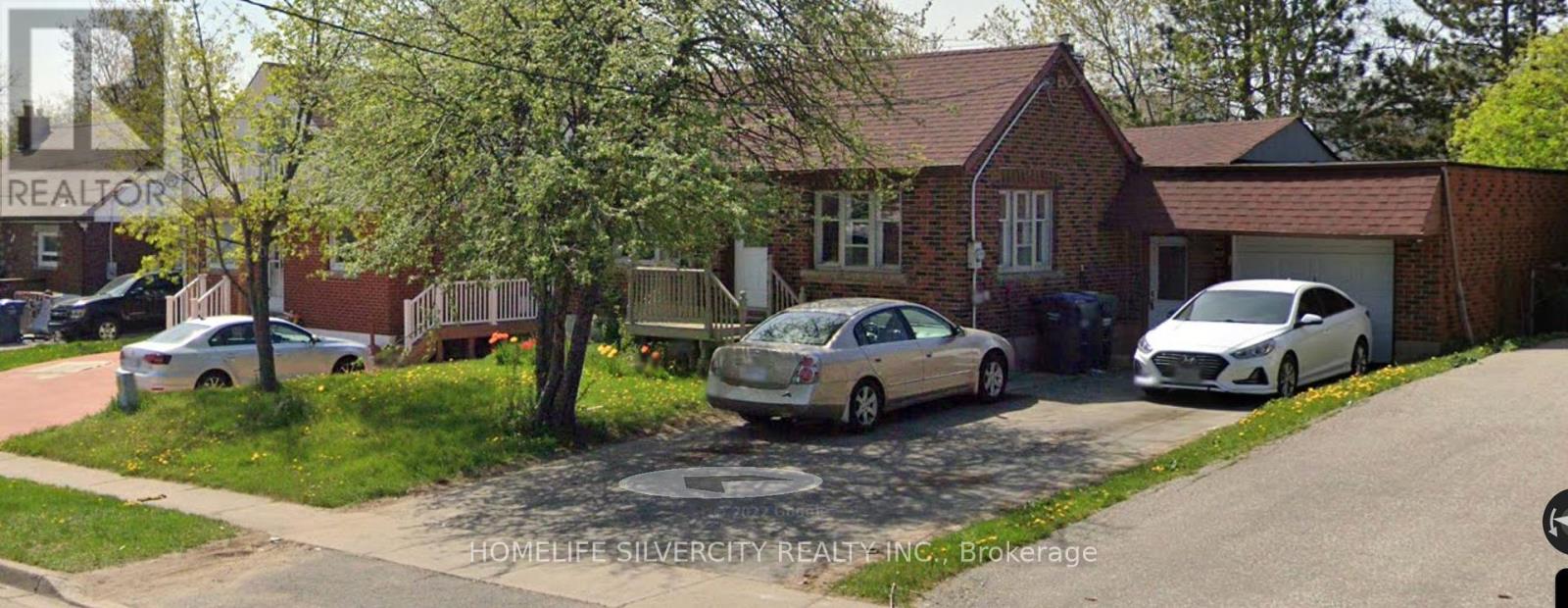 30 WOODWARD AVENUE, Brampton, Ontario
