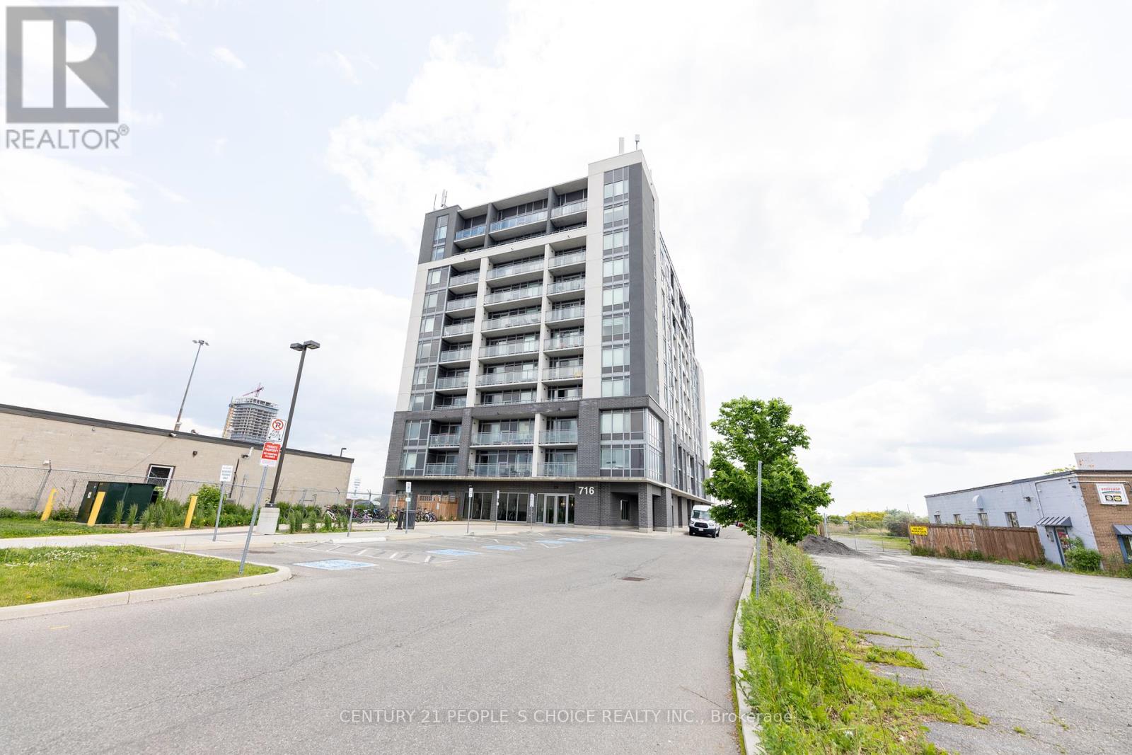 1001 - 716 MAIN STREET E, Milton, Ontario