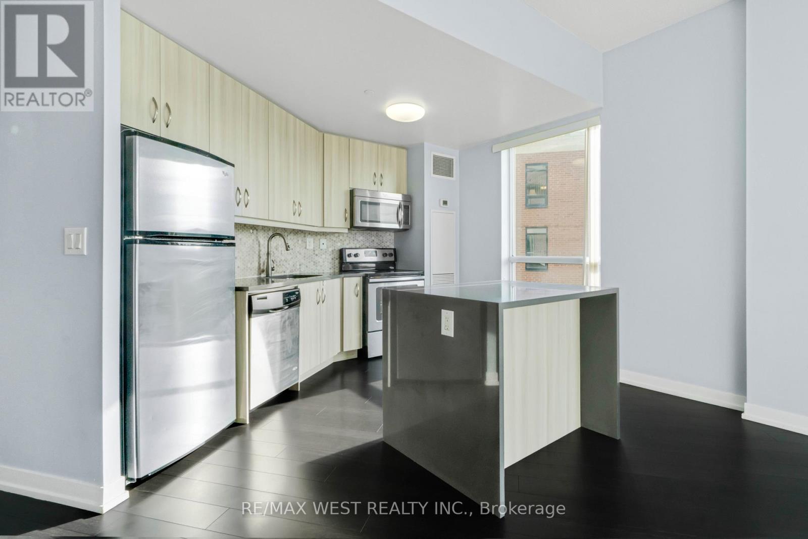 310 - 5101 Dundas Street W, Toronto, Ontario  M9A 5G8 - Photo 2 - W12382304