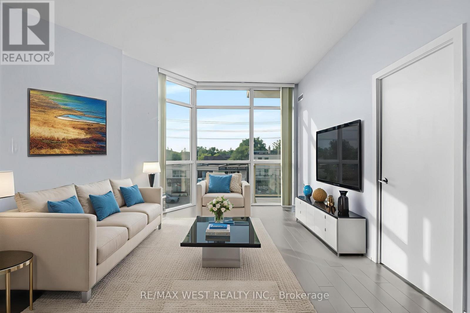 310 - 5101 Dundas Street W, Toronto, Ontario  M9A 5G8 - Photo 4 - W12382304