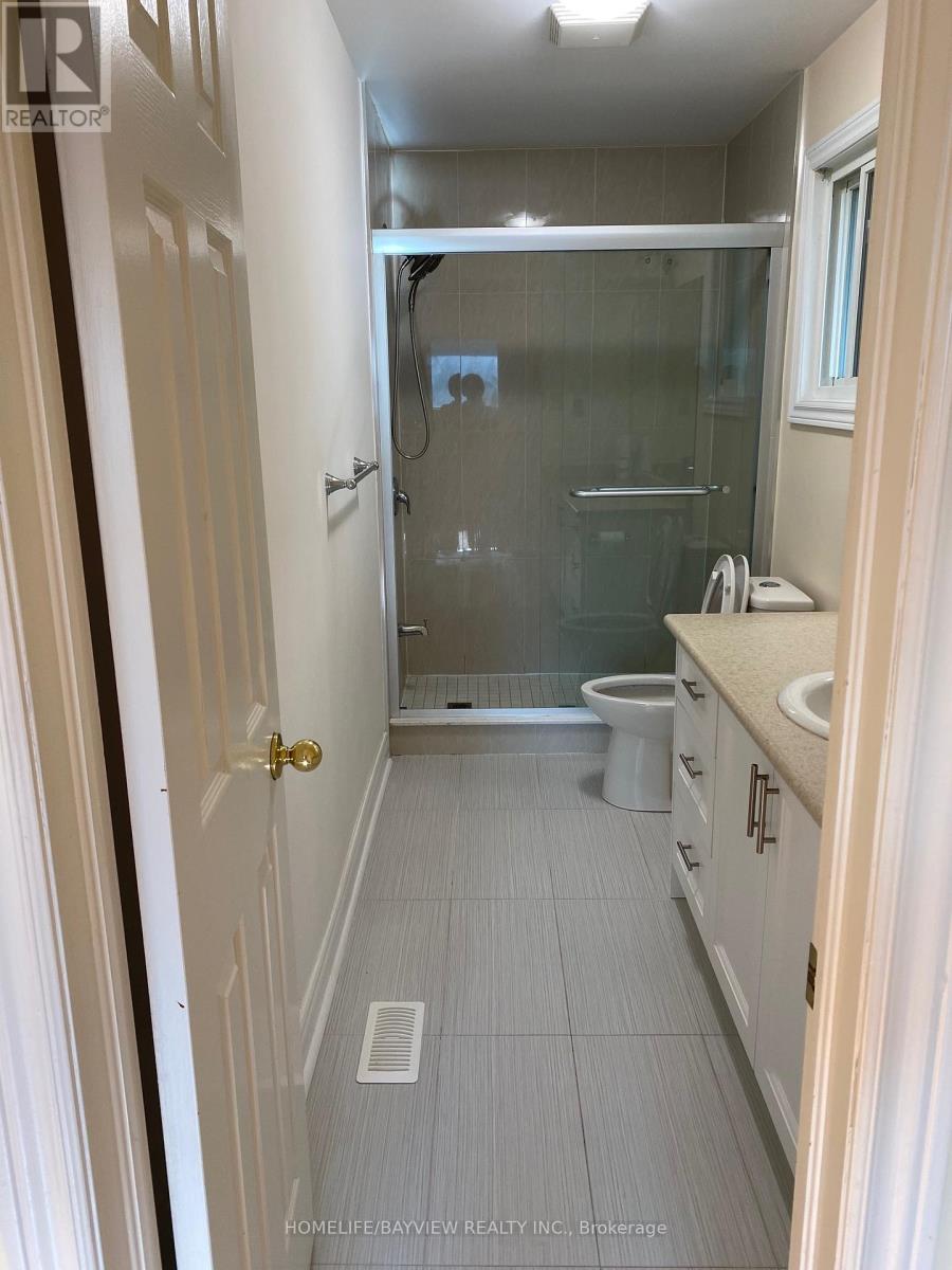 2 Maureen Court, Richmond Hill, Ontario  L4B 3H9 - Photo 9 - N12377911