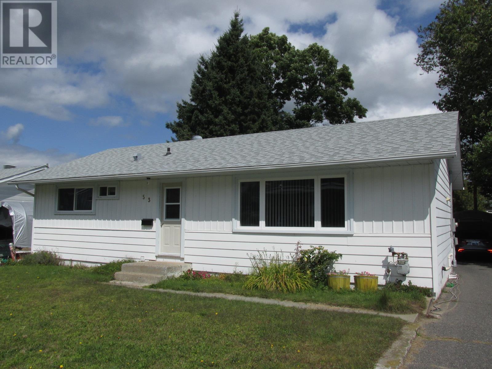 53 Valley CRES, elliot lake, Ontario