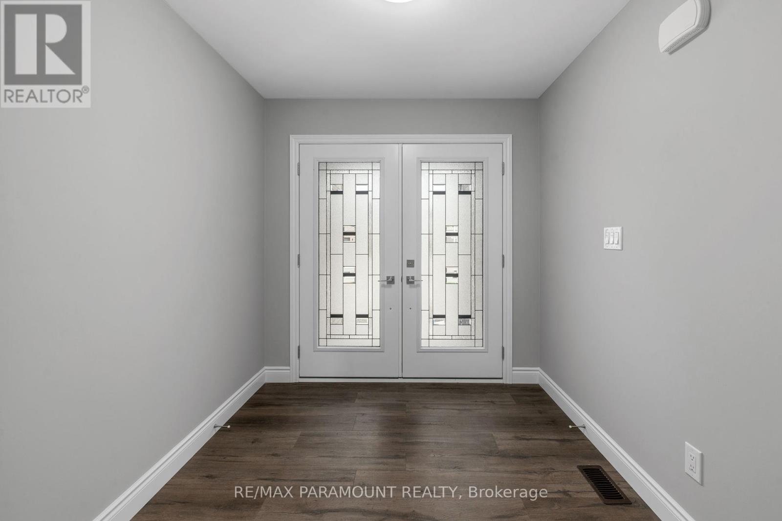 20 Betty Crescent, Chatham-Kent, Ontario  N7M 1C4 - Photo 3 - X12382164