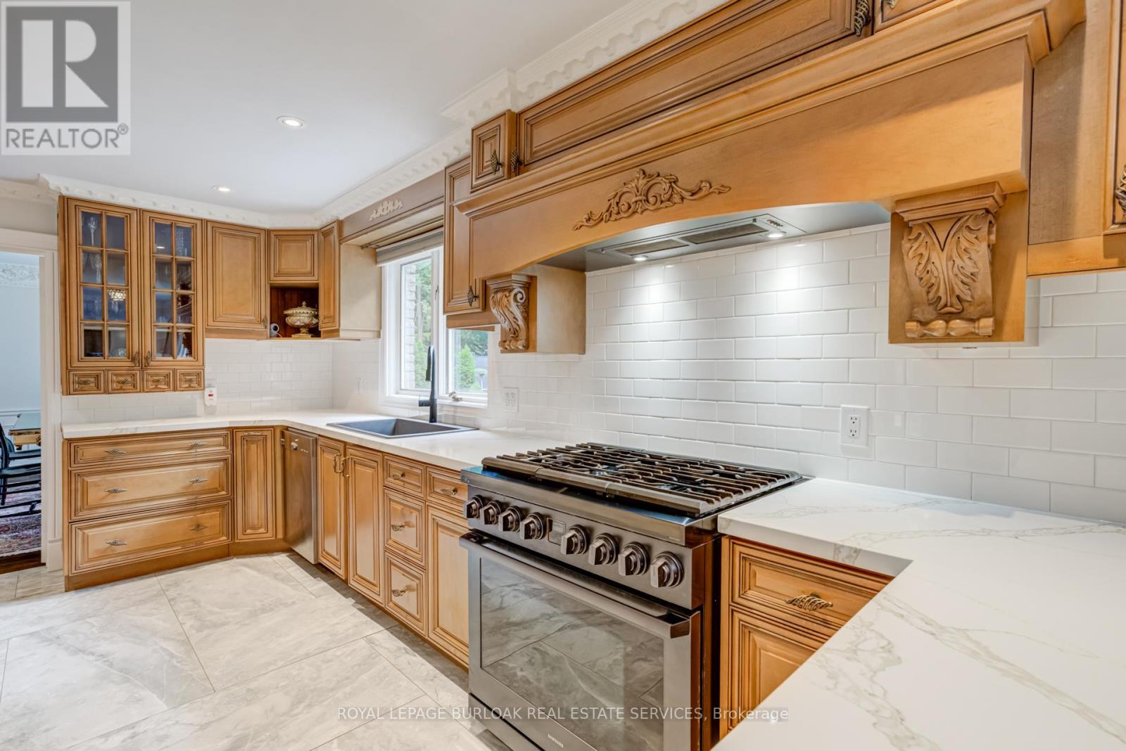 28 Stonegate Drive, Hamilton, Ontario  L9G 3R7 - Photo 13 - X12382292