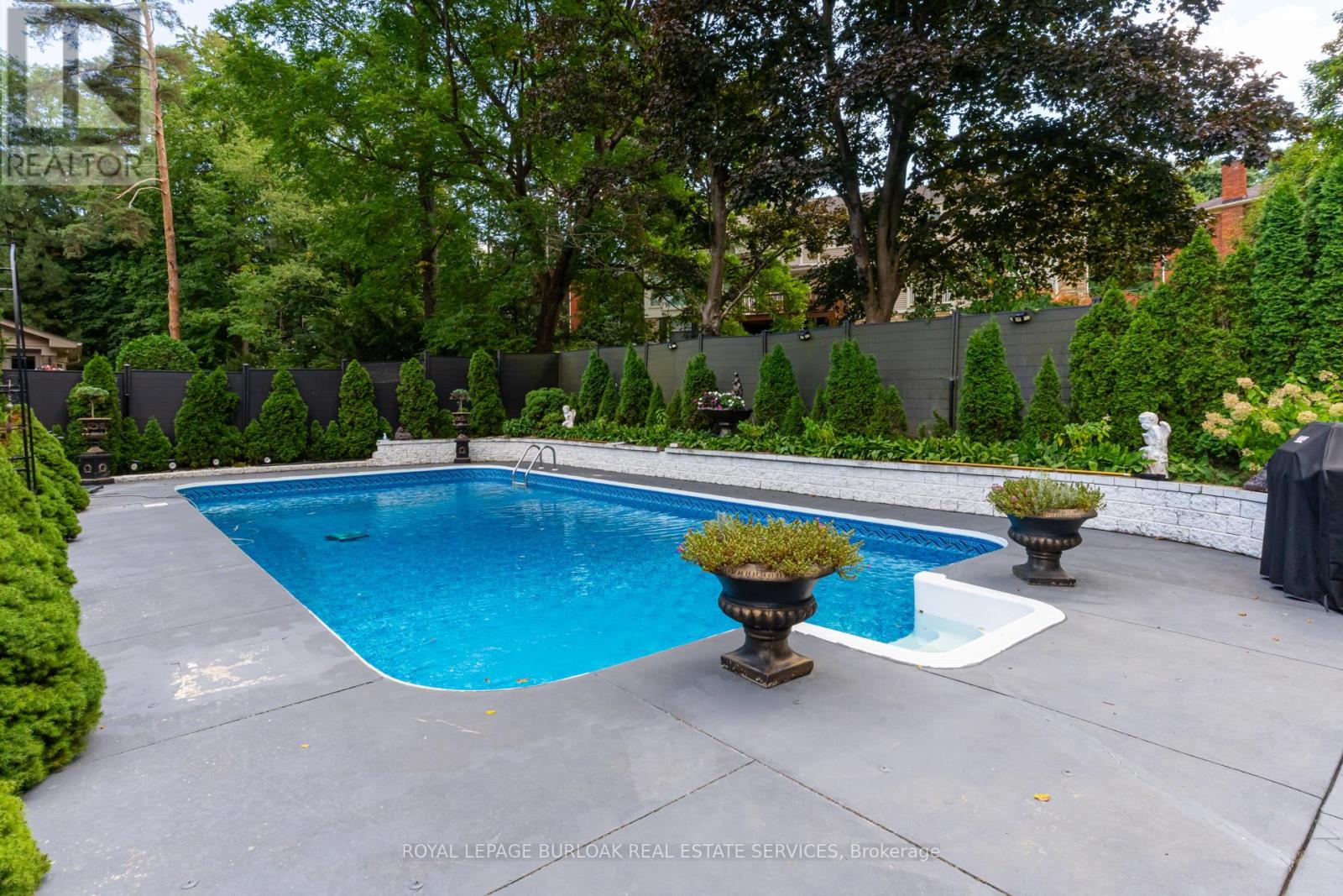 28 Stonegate Drive, Hamilton, Ontario  L9G 3R7 - Photo 47 - X12382292