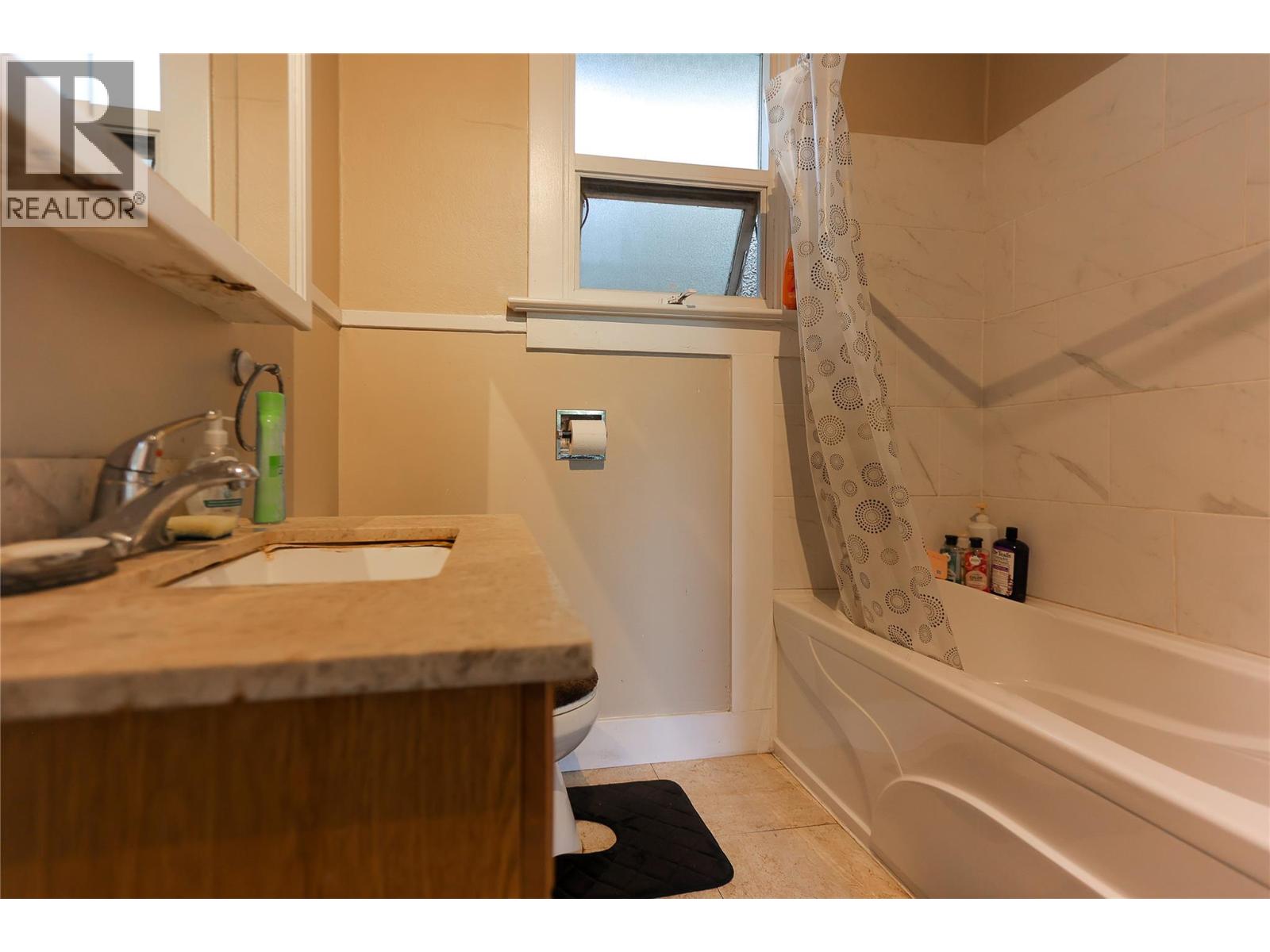 635 Victoria Street, Trail, British Columbia  V1R 3S9 - Photo 16 - 10360963