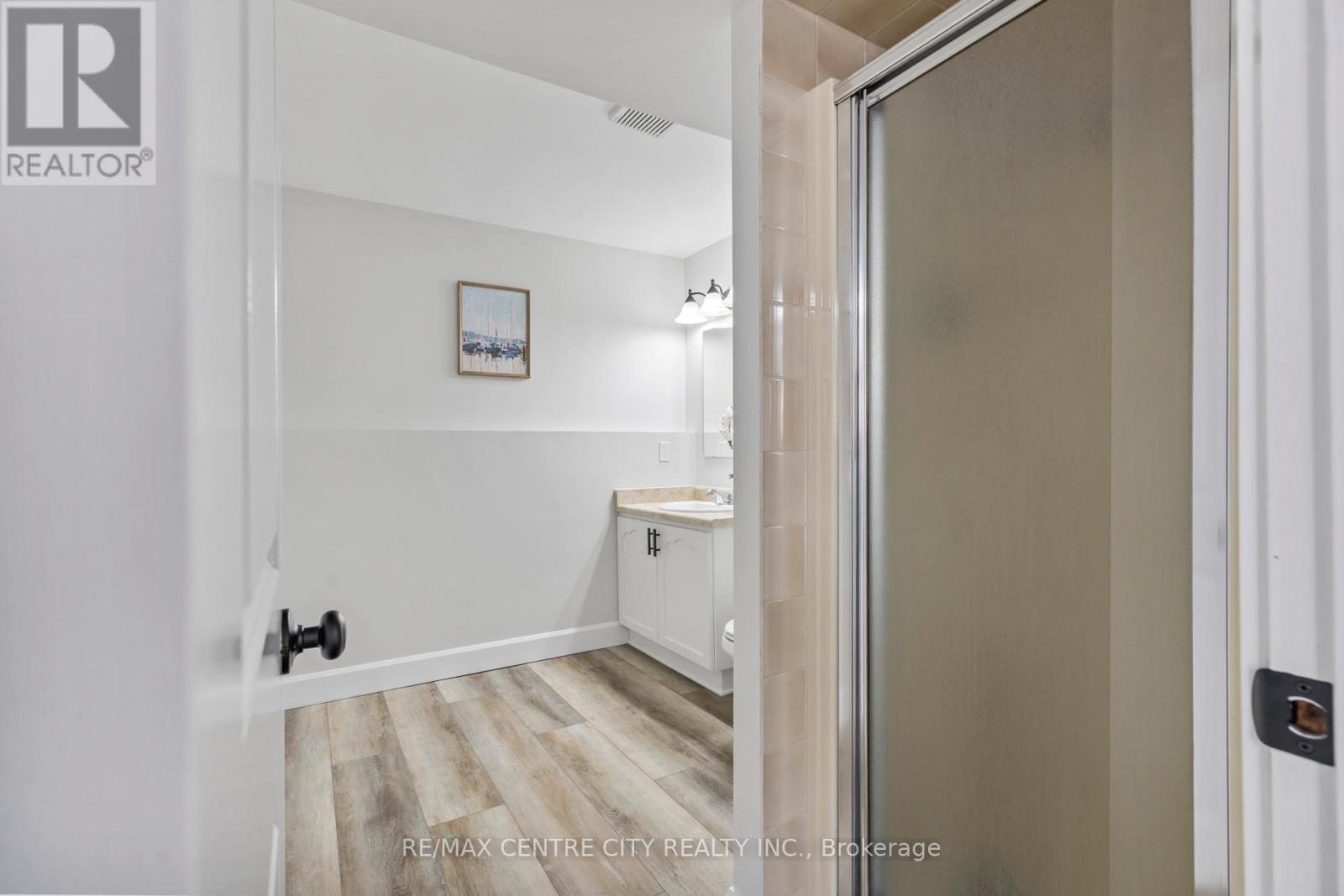 214 Portsmouth Crescent E, London East, Ontario  N5V 4C9 - Photo 18 - X12380411