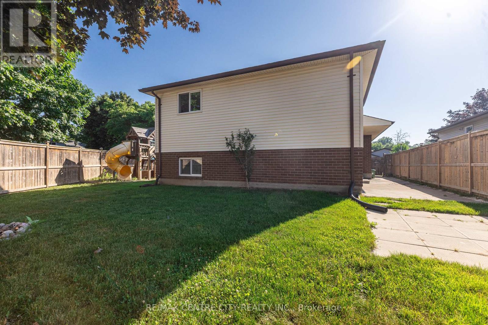 214 Portsmouth Crescent E, London East, Ontario  N5V 4C9 - Photo 24 - X12380411