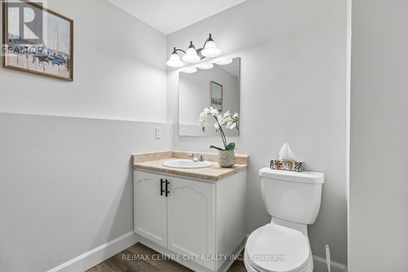 214 Portsmouth Crescent E, London East, Ontario  N5V 4C9 - Photo 17 - X12380411