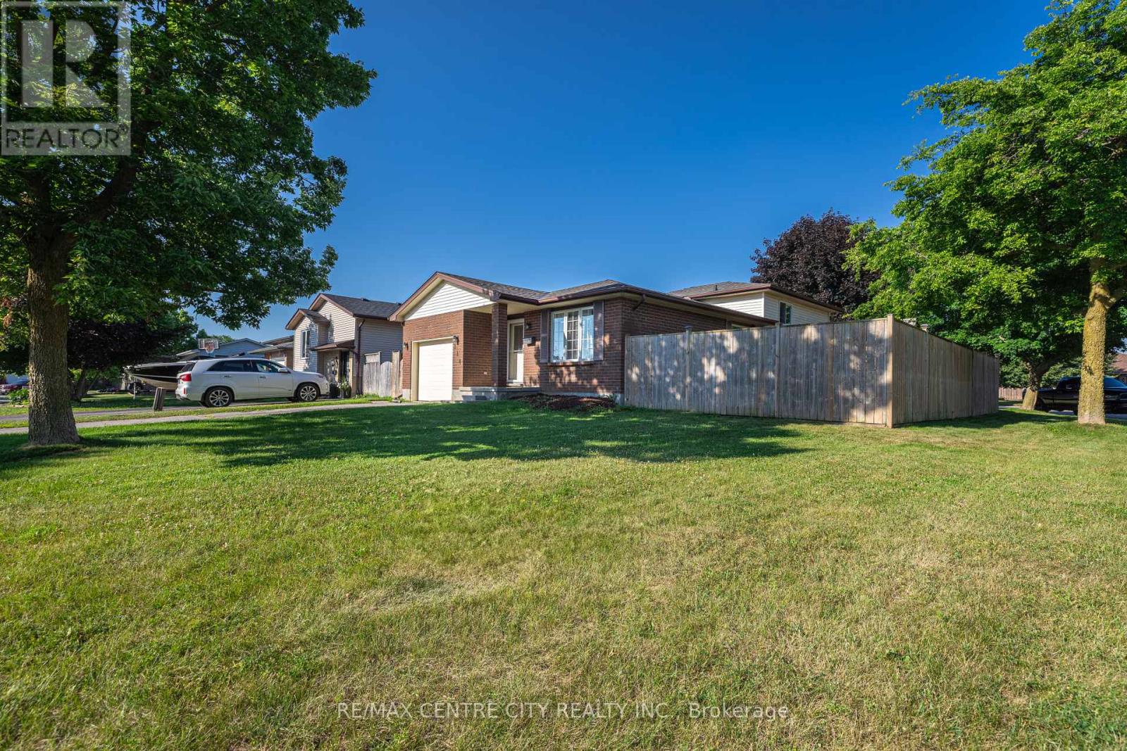 214 Portsmouth Crescent E, London East, Ontario  N5V 4C9 - Photo 2 - X12380411