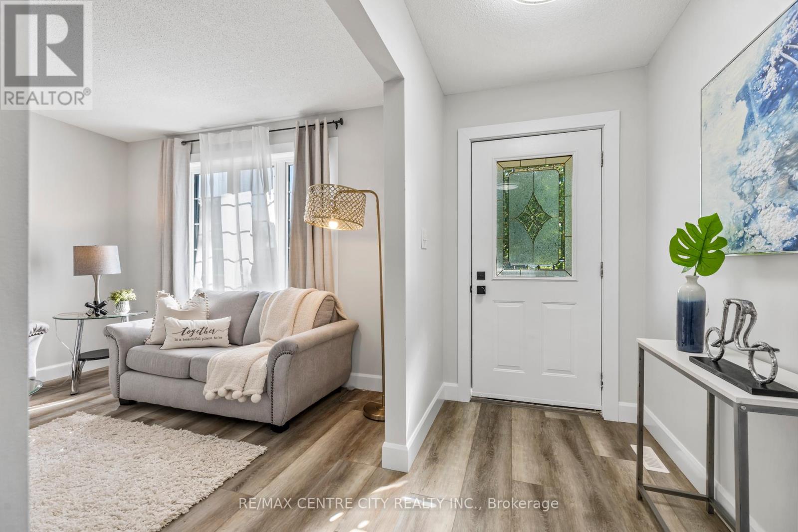 214 Portsmouth Crescent E, London East, Ontario  N5V 4C9 - Photo 5 - X12380411