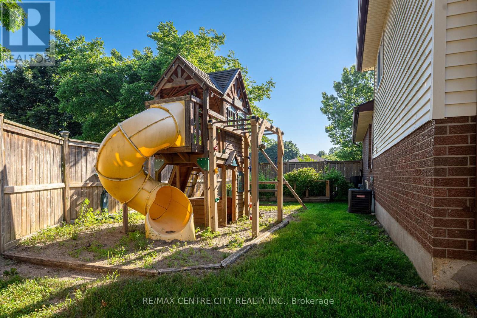214 Portsmouth Crescent E, London East, Ontario  N5V 4C9 - Photo 26 - X12380411