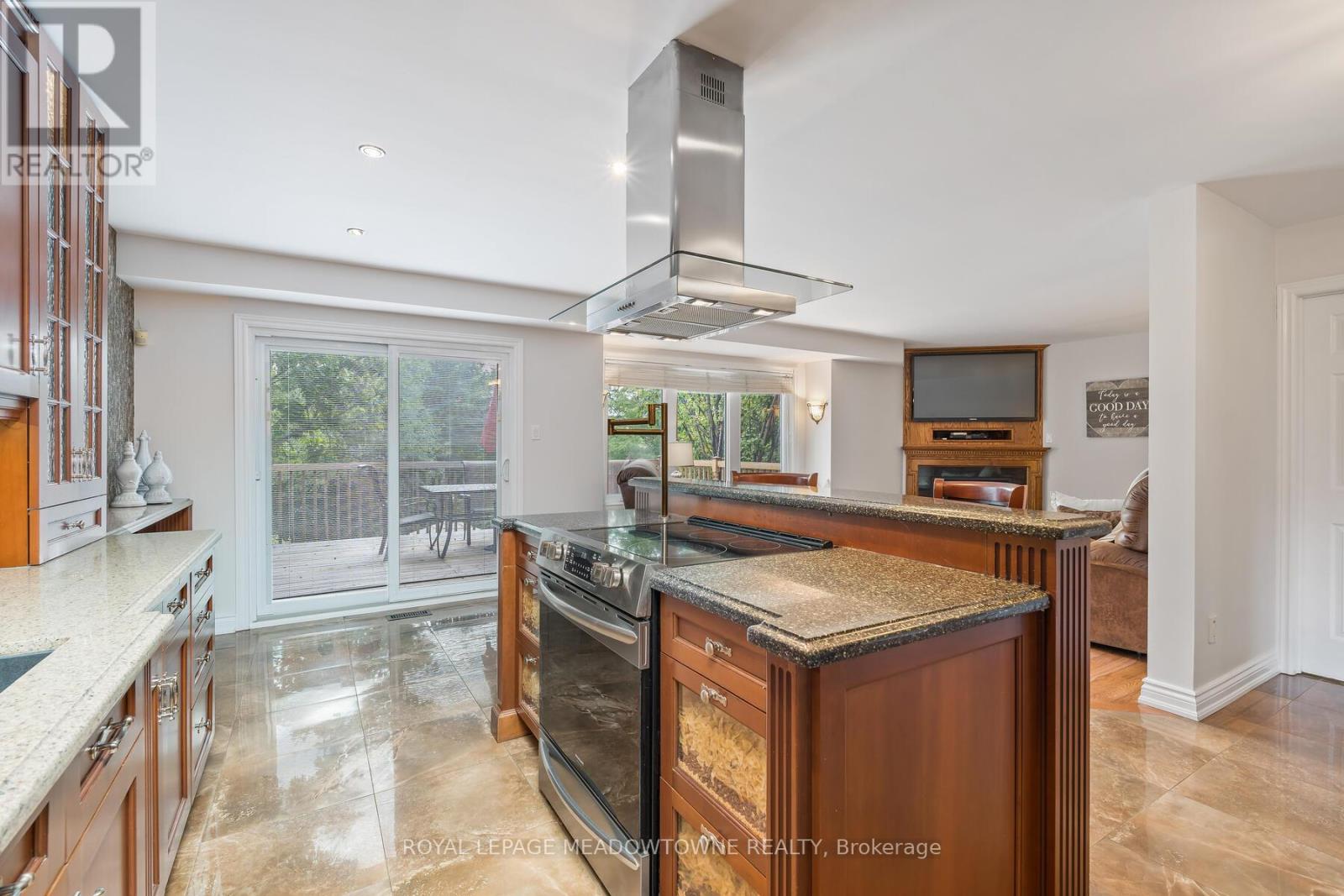 10 Janet Court, Halton Hills, Ontario  L7G 5N7 - Photo 10 - W12381077