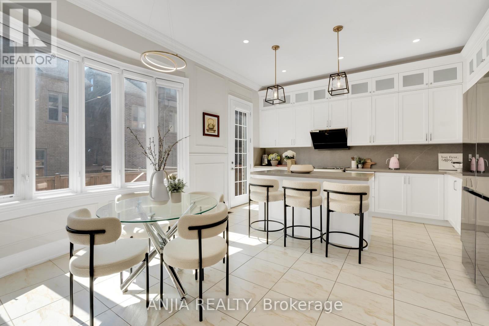 9 Mario Avenue, Markham, Ontario  L6C 0X8 - Photo 10 - N12382349