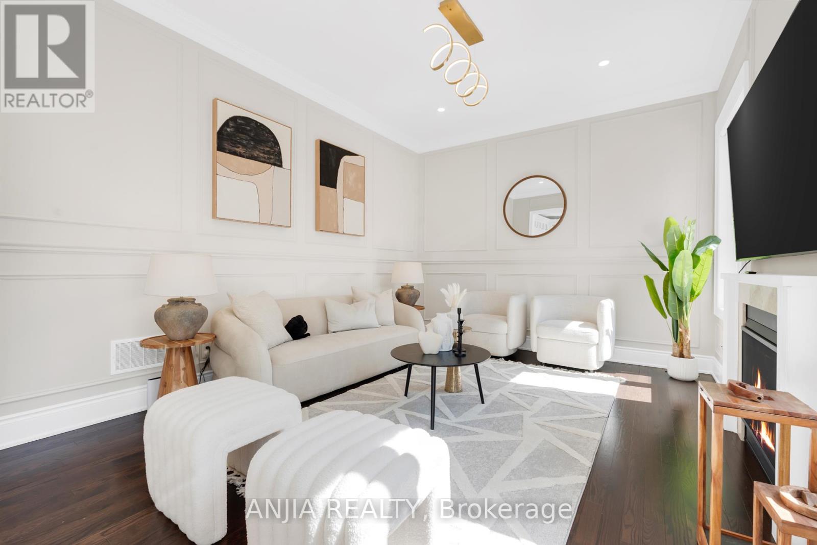 9 Mario Avenue, Markham, Ontario  L6C 0X8 - Photo 15 - N12382349