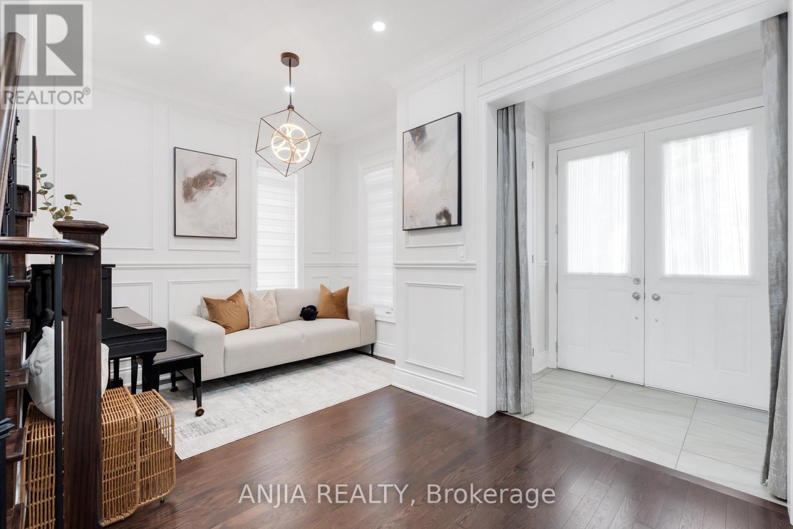 9 Mario Avenue, Markham, Ontario  L6C 0X8 - Photo 2 - N12382349