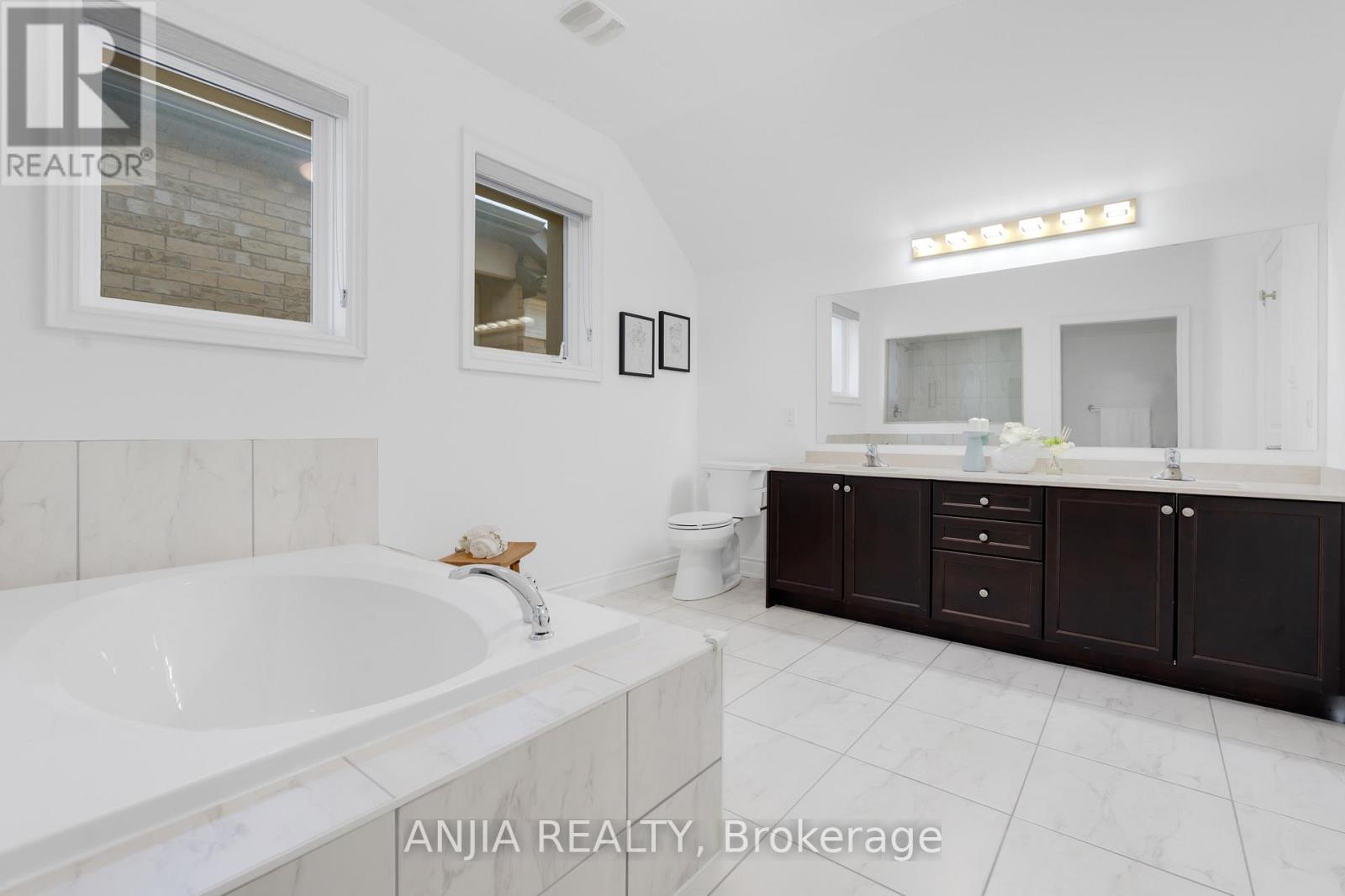 9 Mario Avenue, Markham, Ontario  L6C 0X8 - Photo 33 - N12382349