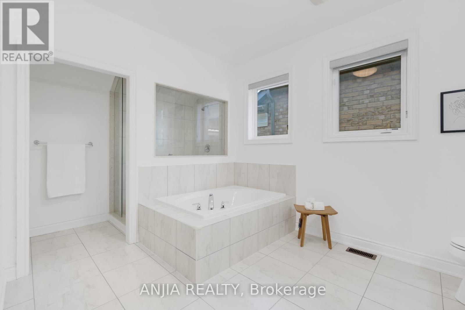 9 Mario Avenue, Markham, Ontario  L6C 0X8 - Photo 34 - N12382349