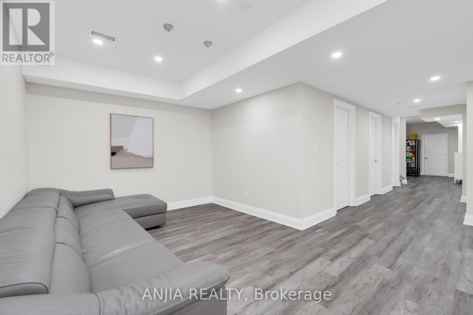 9 Mario Avenue, Markham, Ontario  L6C 0X8 - Photo 38 - N12382349