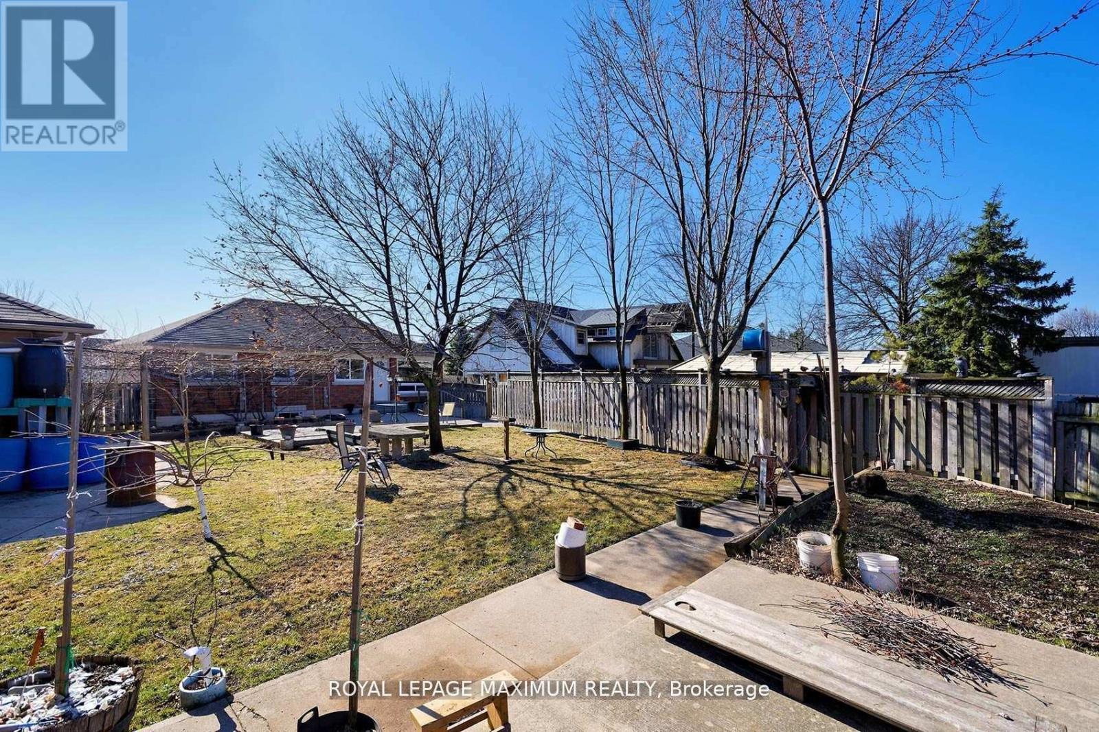 149 Leighland Avenue, Oakville, Ontario  L6H 1B3 - Photo 32 - W12382327