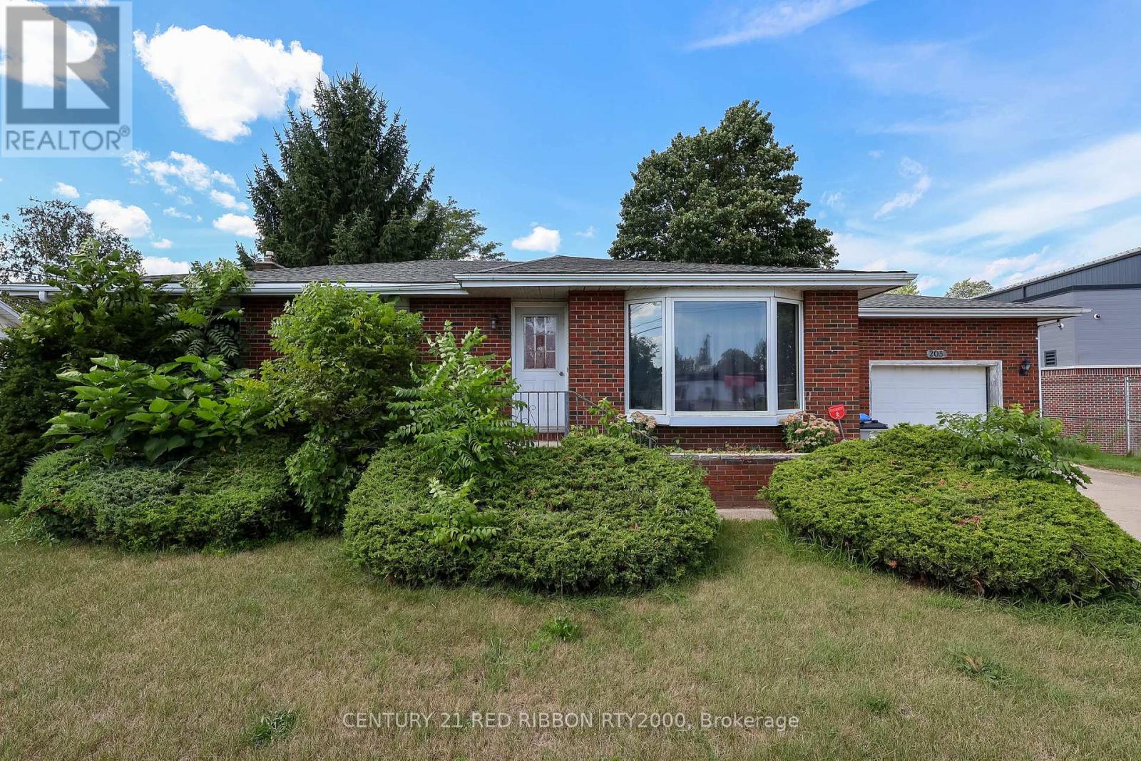 205 METCALFE STREET E, Strathroy-Caradoc, Ontario