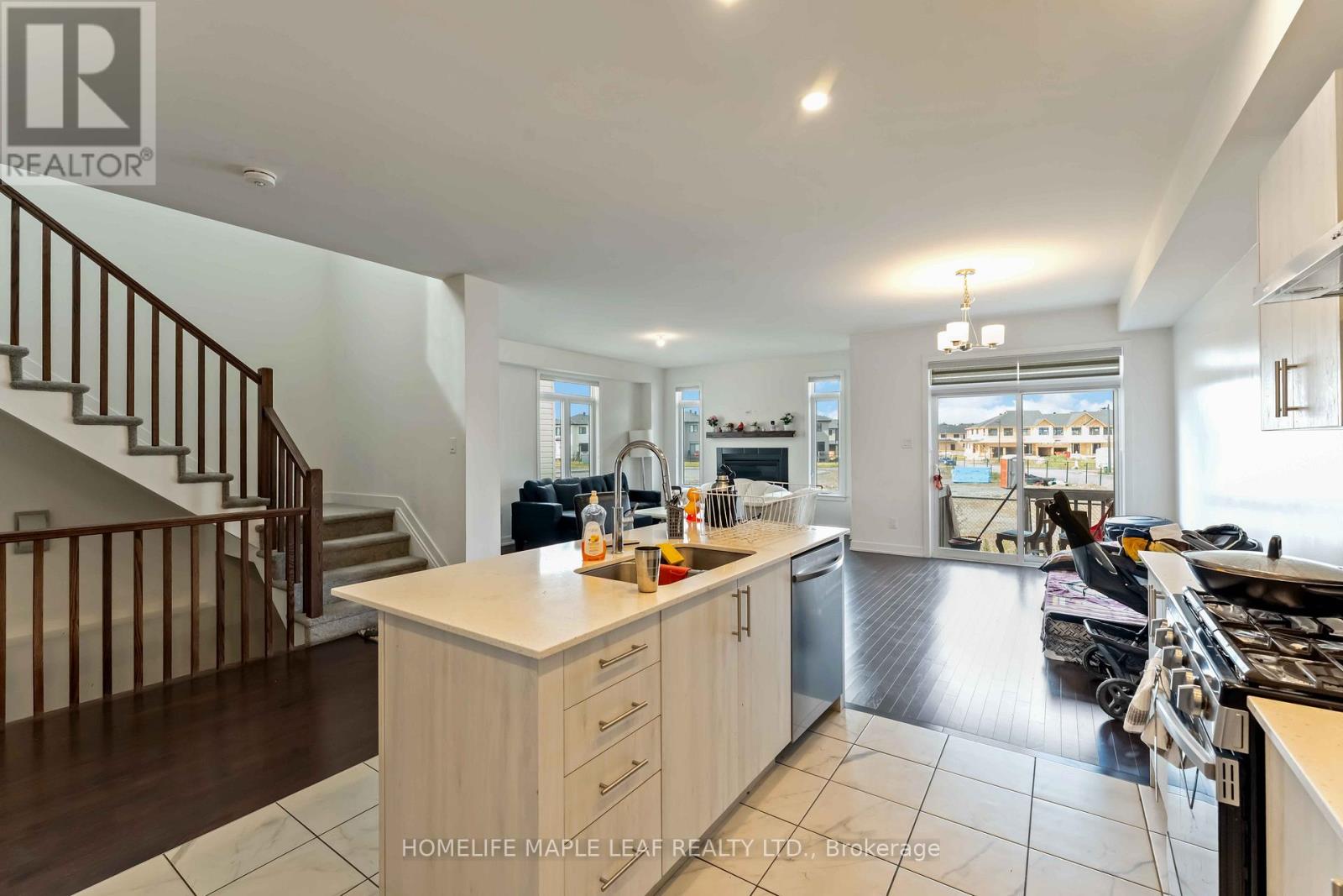 332 Monticello Avenue, Ottawa, Ontario  K2S 2S5 - Photo 7 - X12382345