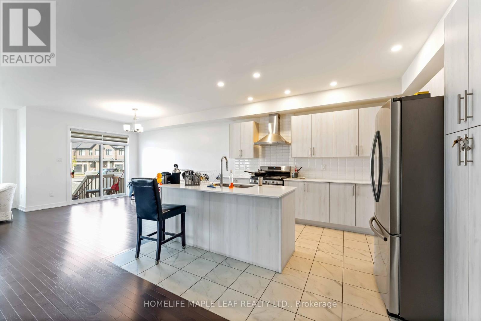 332 Monticello Avenue, Ottawa, Ontario  K2S 2S5 - Photo 8 - X12382345