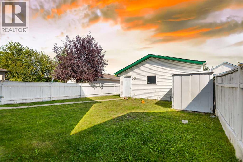 Property at 14 Tarington Park NE image 3