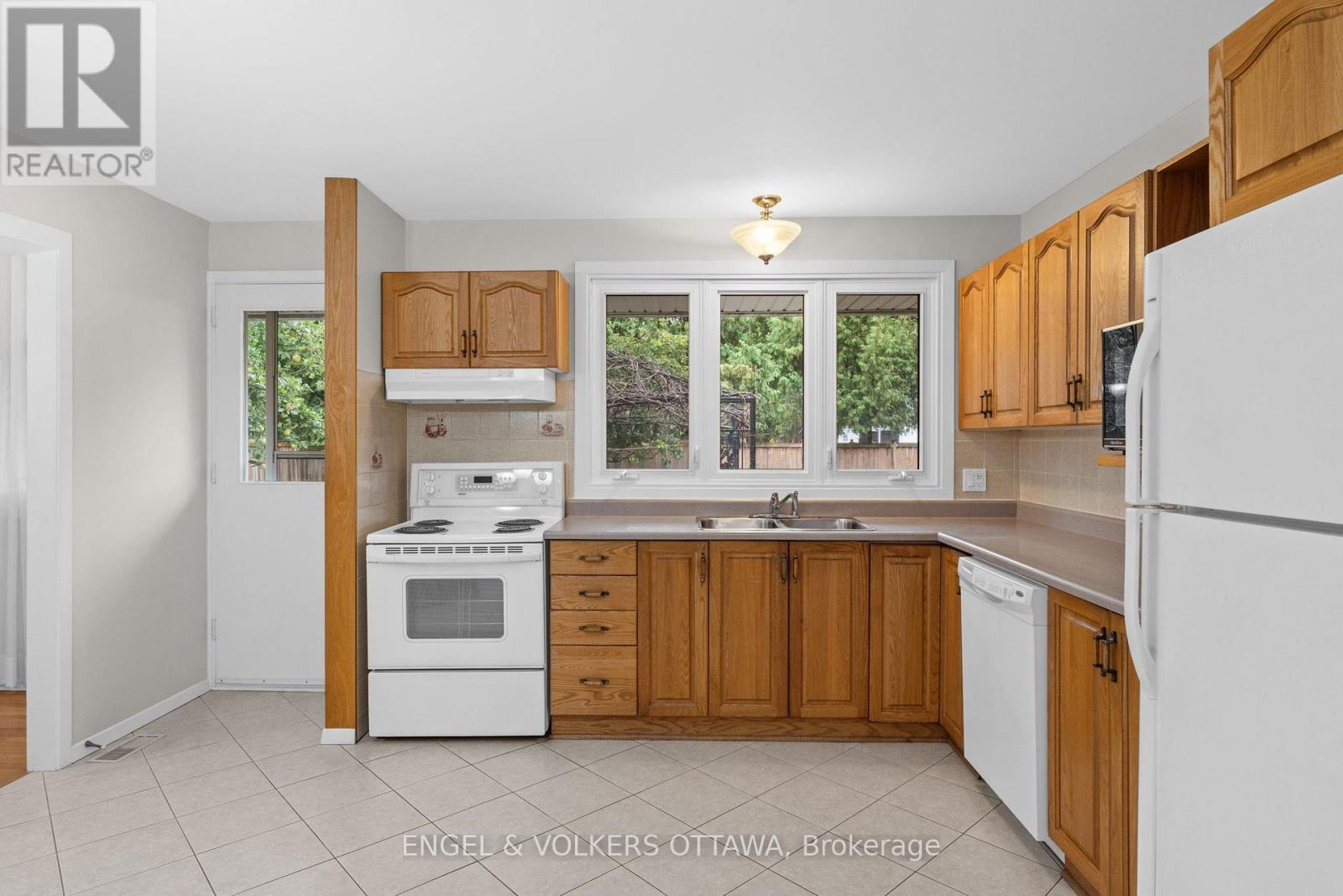 3348 Kodiak Street, Ottawa, Ontario  K1V 7S8 - Photo 15 - X12380686