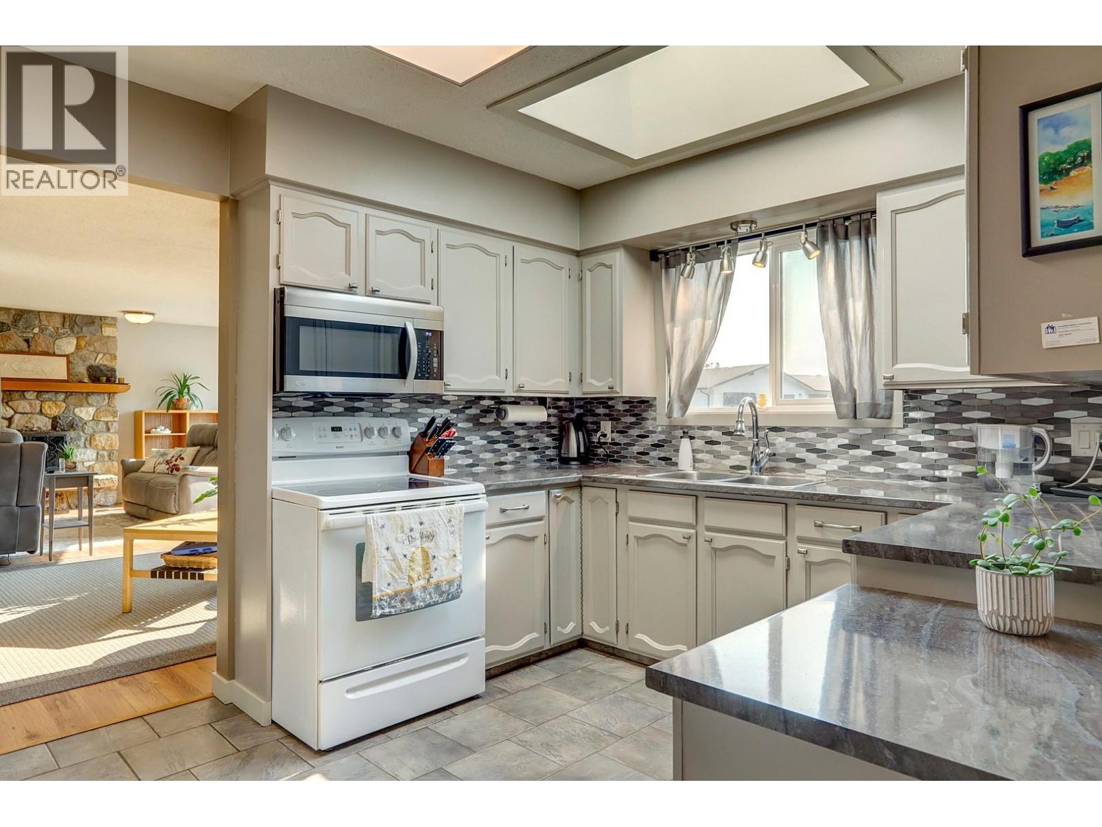 9401 Bel Air Drive, Coldstream, British Columbia  V1B 2A1 - Photo 12 - 10361410